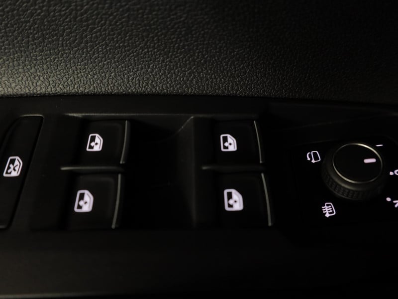 48375978-23.jpg