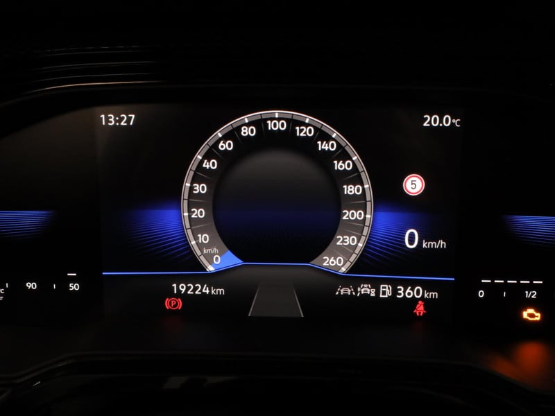 48480803-8.jpg