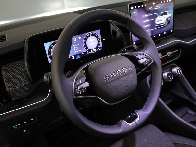 48558816-7.jpg