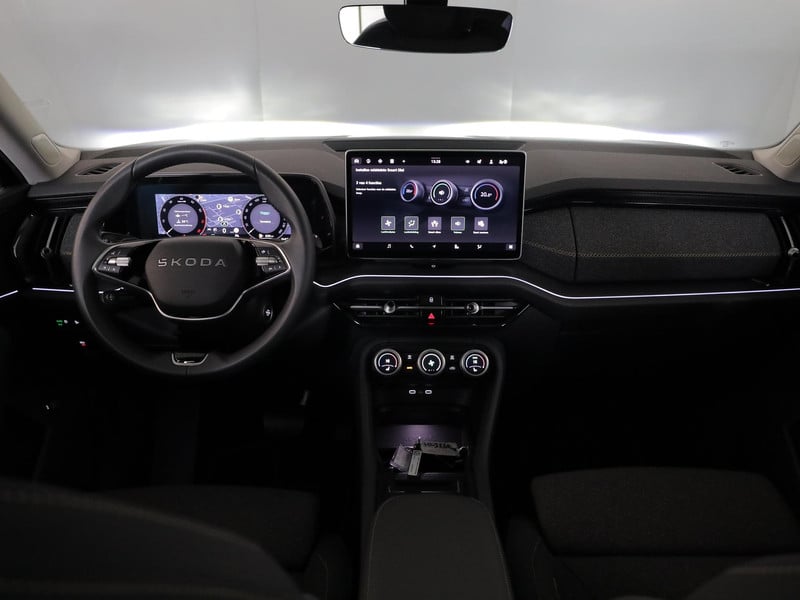 48560670-6.jpg