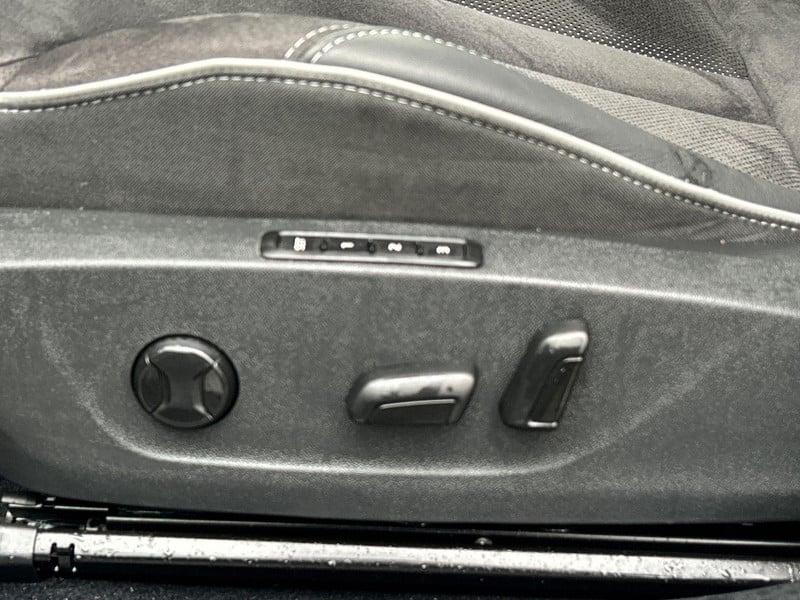 48561661-10.jpg