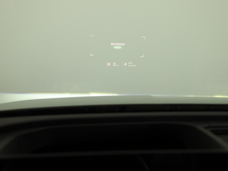 48967611-9.jpg
