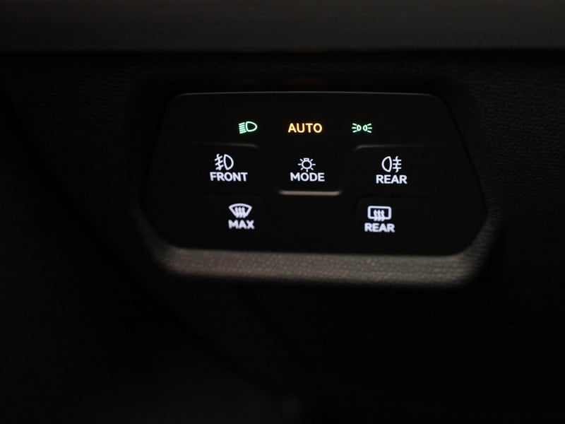 49178014-10.jpg
