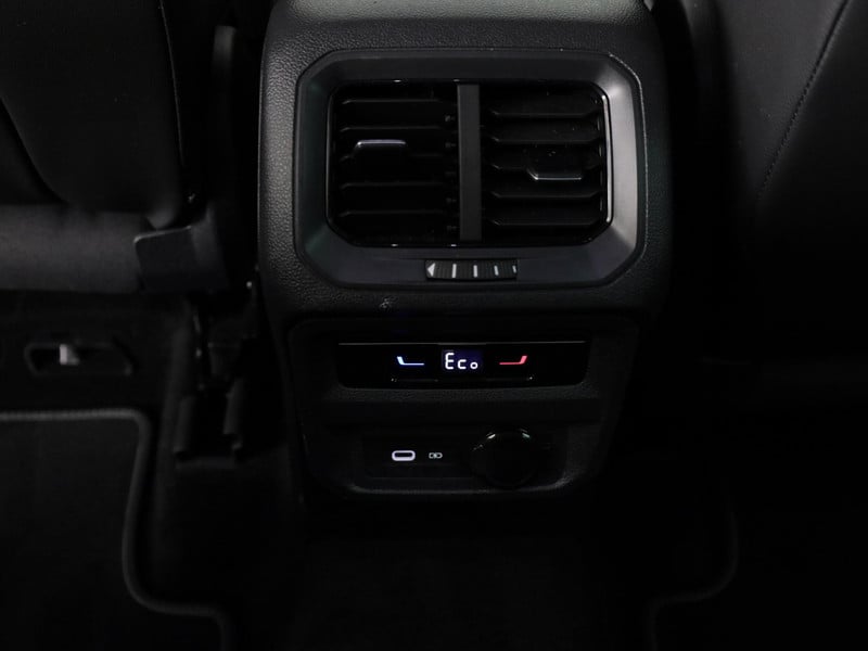 49640914-28.jpg