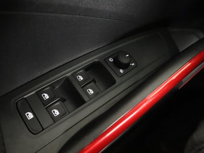 49748929-17.jpg