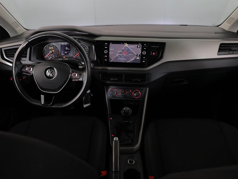 50182444-6.jpg