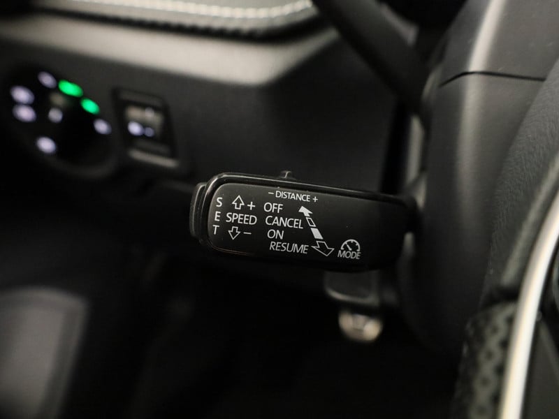 50818129-15.jpg
