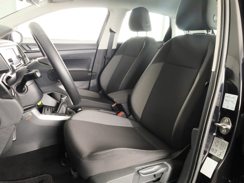 51067656-7.jpg