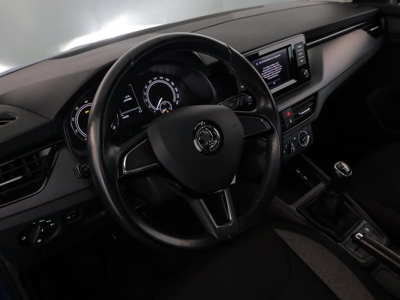 51089832-7.jpg