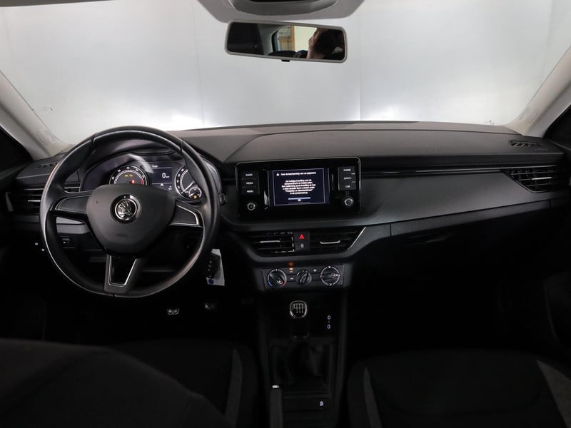 51089832-6.jpg