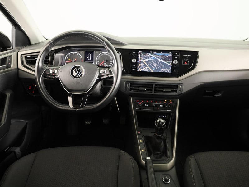 51176443-6.jpg