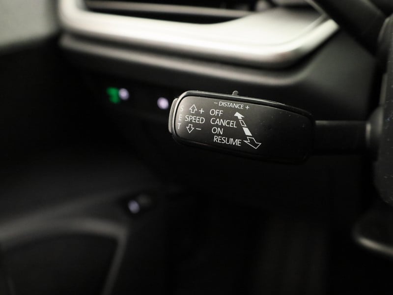 51360140-25.jpg