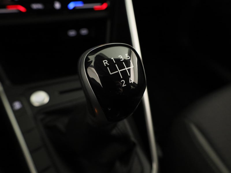 51535817-25.jpg