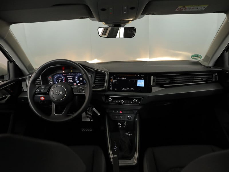 51602193-7.jpg