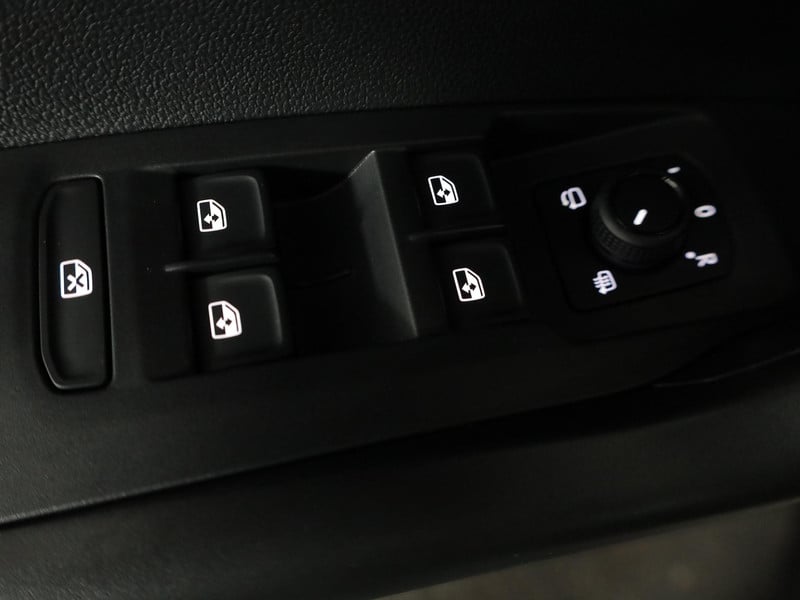 51820566-21.jpg