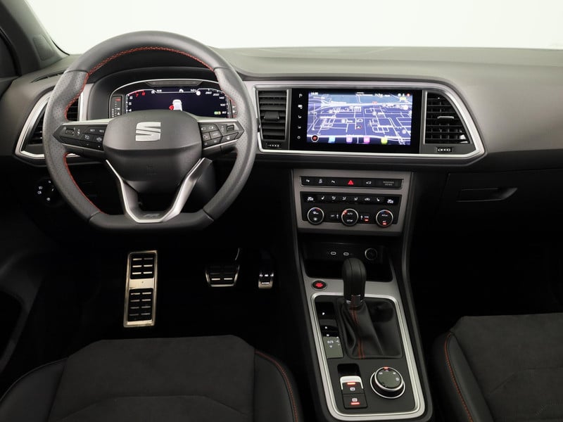 51884330-5.jpg