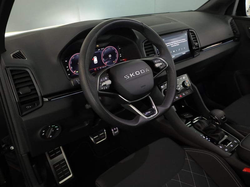 52019860-6.jpg