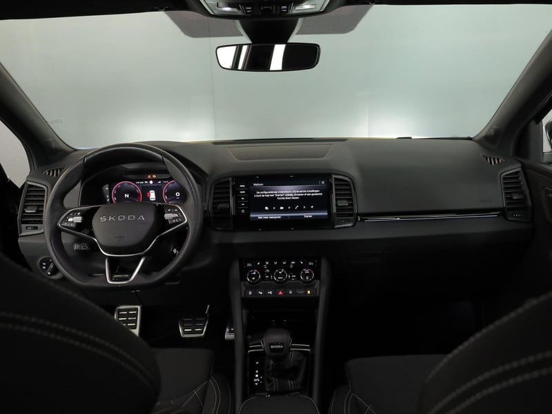 52019860-6.jpg