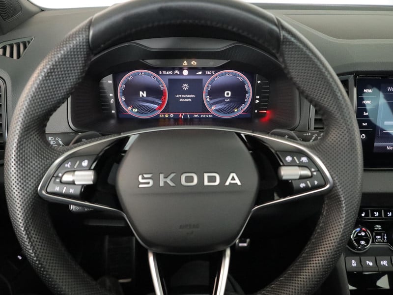 52019860-9.jpg