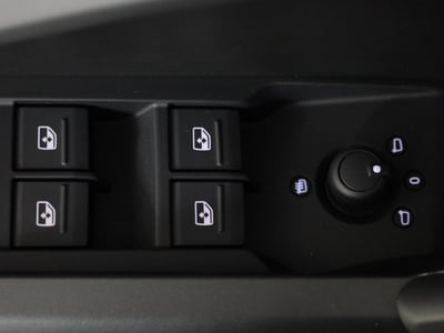 52047874-23.jpg