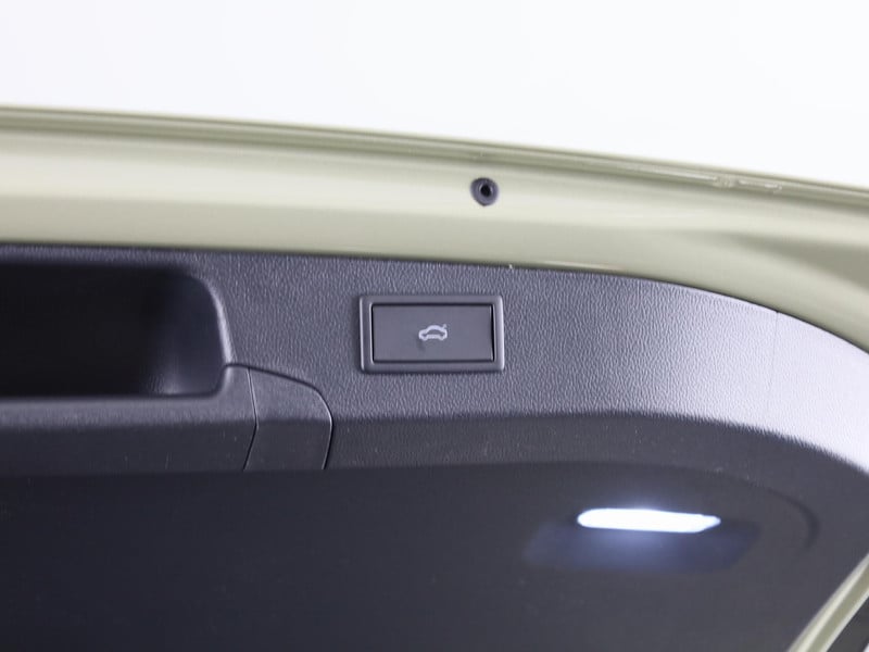 52109594-36.jpg