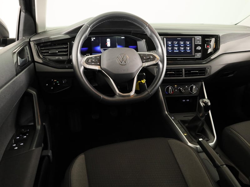 52170753-6.jpg