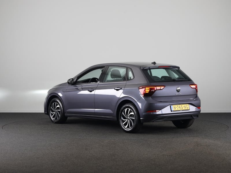 52170753-3.jpg