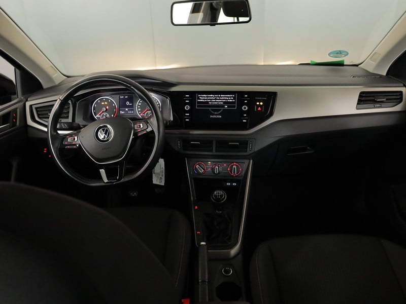 52291863-6.jpg