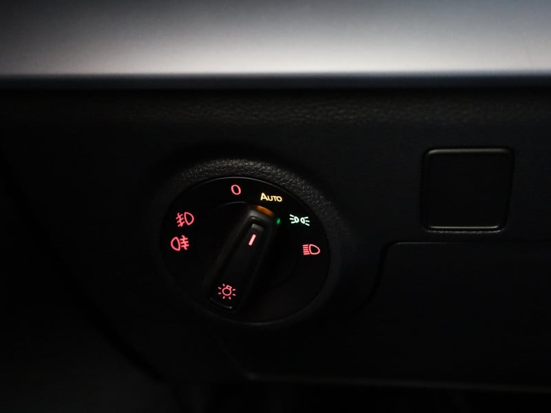 52407109-26.jpg