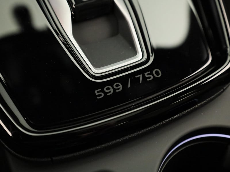 52457182-37.jpg