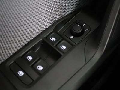 52561019-27.jpg