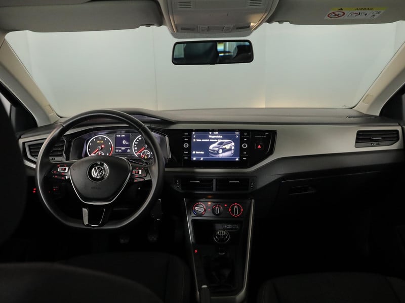 52680725-6.jpg
