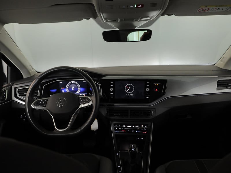 52684566-6.jpg