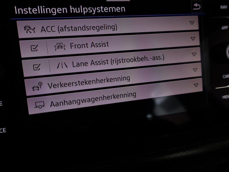 52694335-12.jpg