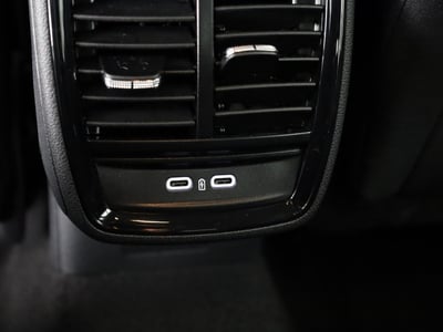 52744014-27.jpg