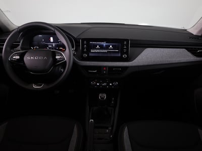 52744014-5.jpg