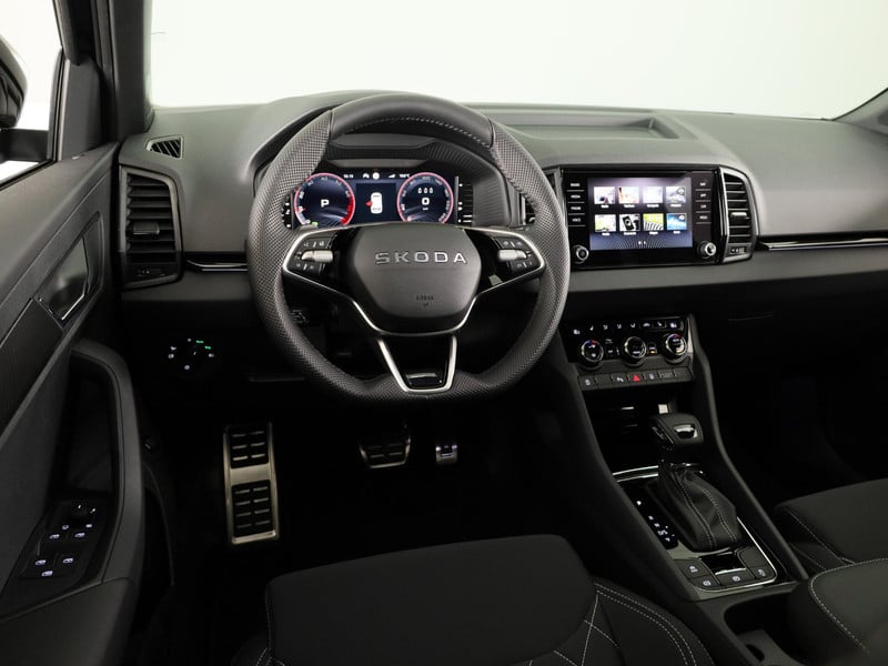 52746004-7.jpg