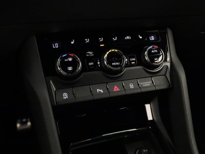 52749079-17.jpg