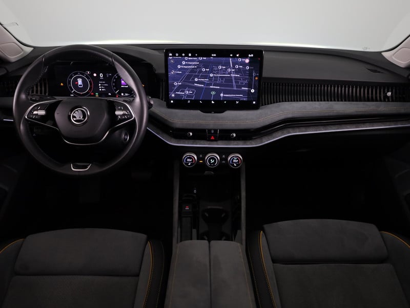 52790799-6.jpg