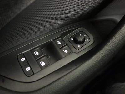 52820094-28.jpg