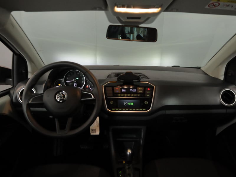 52821031-7.jpg