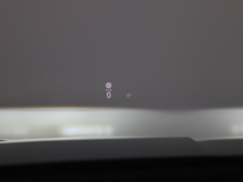 52823595-11.jpg