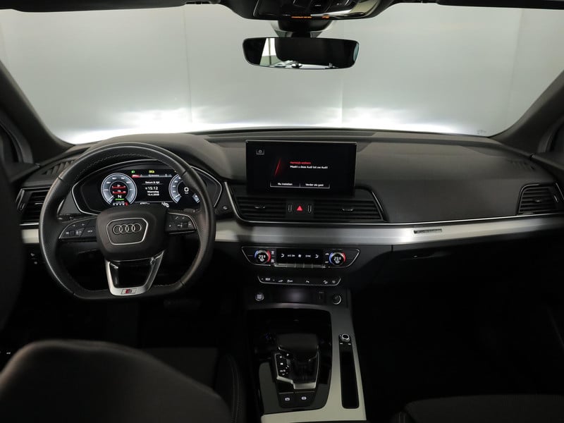 52853327-5.jpg