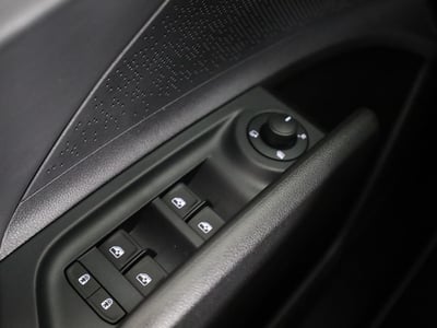 52886484-37.jpg