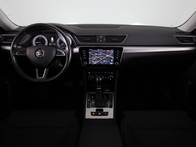 52898884-6.jpg