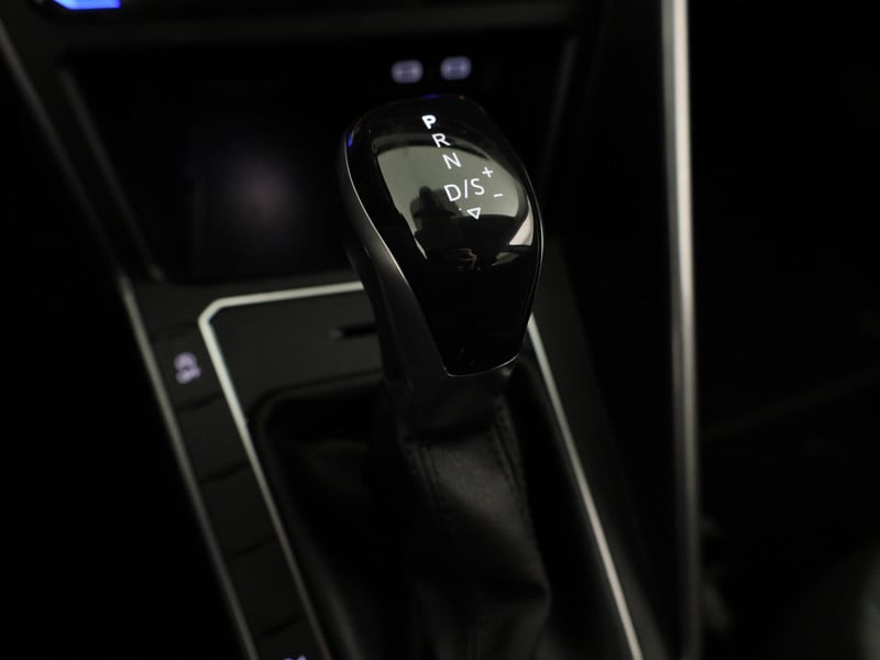 52900840-25.jpg