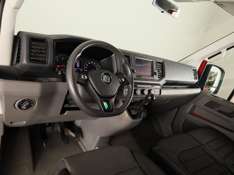 52924540-6.jpg