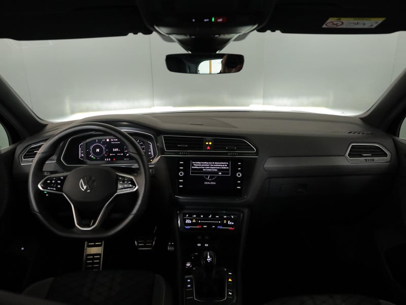 52982157-6.jpg