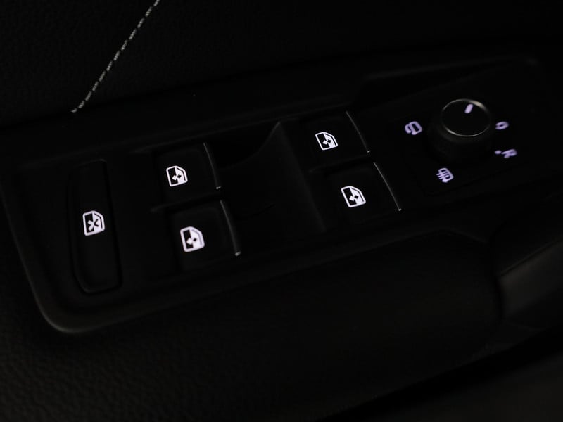 52982157-27.jpg