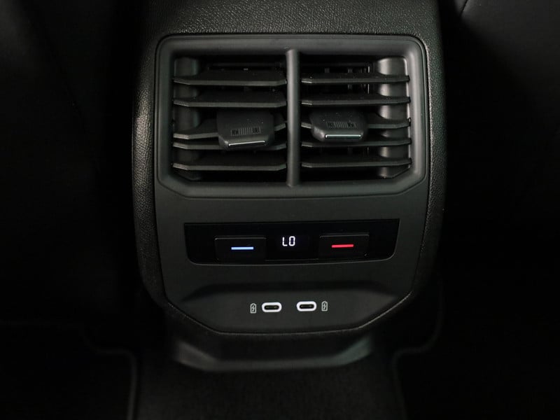 52986044-16.jpg